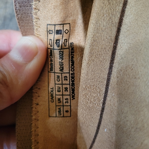 Vionic Women's Brown Croc-Embossed Flats - Picture 9 of 10